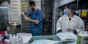 δυο φαρμακοποιοί 