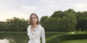 γυναίκα με νυφικό