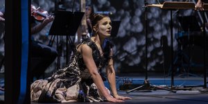 ΓΥΝΑΙΚΑ ΠΑΤΩΜΑ 