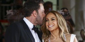 Τζένιφερ Λόπεζ και Μπεν Αφλεκ στο κόκκινο χαλί του Φεστιβάλ Βενετίας