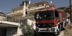 Η διώροφη κατοικία στα Καλύβια