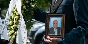 Η κηδεία του Γιάννη Θεωνά, που πέθανε σε ηλικία 81 ετών