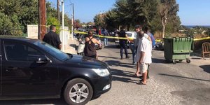 Εικόνα από το σημείο της ένοπλης επίθεσης σε βαρός γυναίκας στο Ροδίνι της Ρόδου