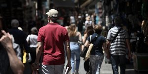 Κόσμος στο κέντρο της Αθήνας