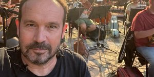 H οικογενειακή βόλτα του Κώστα Μακεδόνα