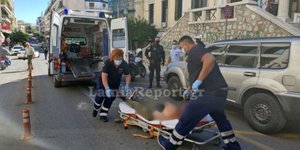 Λαμία ασθενοφόρο άνδρας έκοψε φλέβες