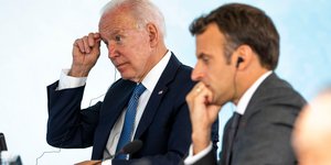 Ο Τζο Μπάιντεν και ο Εμανουέλ Μακρόν