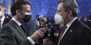 Ο Εμανουέλ Μακρόν και ο Μάριο Ντράγκι
