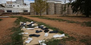 Γάντια σμιλεμένα σε μάρμαρο