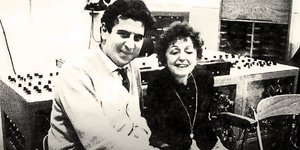 Ο Μίκης Θεοδωράκης με την Εντίθ Πιάφ 