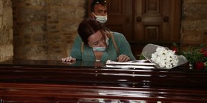 Μίκης Θεοδωράκης φέρετρο λαϊκό προσκήνυμα