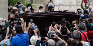 Ξεκίνησε το τελευταίο ταξίδι ο Μίκης Θεοδωράκης