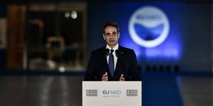 Ο Κυριάκος Μητσοτάκης κάνει δηλώσεις στην MED 9 