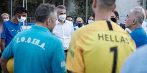 Ο Κυριάκος Μητσοτάκης στην προπόνηση της Εθνικής Ομάδας Ποδοσφαίρου Τυφλών