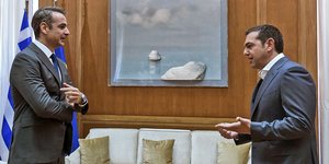 Τσίπρας και Μητσοτάκης σε συνάντηση στο Μαξίμου