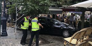 Αυτοκίνητο έπεσε πάνω σε καφετέρια στο Φονταινεμπλώ