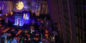 Μέσα στο πάρτι του Met Gala