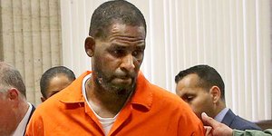 Ο τραγουδιστής Ρόμπερτ Κέλι 