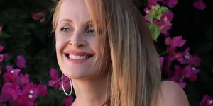 ηρω σαϊα χαμογελο 