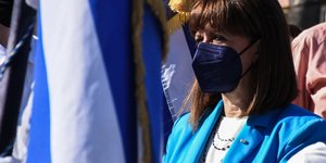 σακελλαροπουλου με μπλε