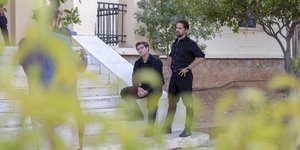 Ο Μαθιός μαυροφορεμένος μετά από το φονικό στον Σασμό