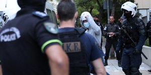 Σύλληψη μέλος του Ρουβίκωνα μετά την εισβολή στο υπ. Περιβάλλοντος