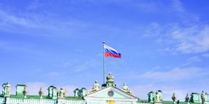 σημαίας ρωσίας στην αγία πετρούπολη