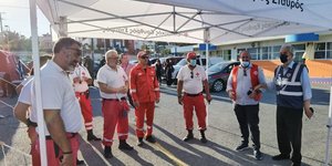 Χρηστος Στυλιανίδης με εθελοντές 