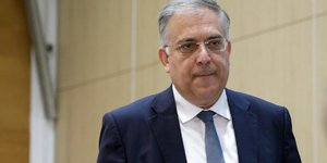 Ο Τάκης Θεοδωρικάκος με γυαλιά