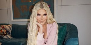 Η Τόρι Σπέλινγκ μοιάζει όλο και περισσότερο στην Κλόε Καρντάσιαν 