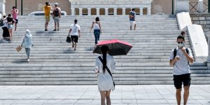 τουρίστες στην πλατεία Συντάγματος