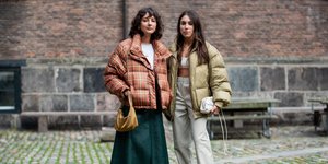 γυναίκες με sneakers