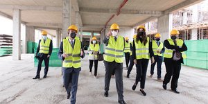 Επίσκεψη Σχοινά και Van Den Hoven στην ELPEN