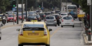 Ηλεκτροκίνηση: Οχήματα κινούνται επί της λεωφόρου Συγγρού στην Αθήνα