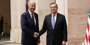 Συνάντηση Τζο Μπάιντεν και Μάριο Ντράγκι στη Ρώμη