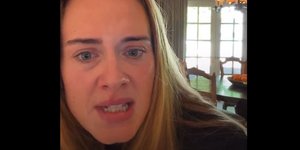 Άλλαξε το πρόσωπο της Αντέλ μετά από αγενή ερώτηση οπαδού της