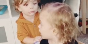 Τα δύο αδελφάκια που έγιναν viral