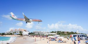 Η παραλία Maho είναι το μέρος για να παρατηρήσετε τα αεροσκάφη προσγείωσης