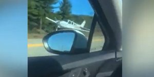 Αεροπλάνο πραγματοποιεί αναγκαστική προσγείωση σε αυτοκινητόδρομο