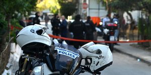 Αστυνομία έξω από το σπίτι του εγκλήματος στο Αιγάλεω