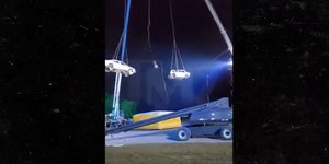 Η στιγμή της σύγκρουσης στον αέρα των δύο αυτοκινήτων