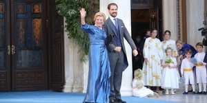 Η Άννα-Μαρία με αποκλειστική δημιουργία Celia Kritharioti στον πριγκιπικό γάμο του Φίλιππου με την αγαπημένη του Νίνα Φλορ