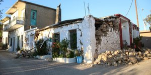 γκρεμισμενος τοιχος