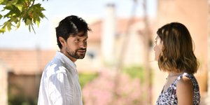 Ο Ορφέας Αυγουστίδης και η Χριστίνα Χειλά Φαμέλη σε σκηνή της σειράς «Σασμός»