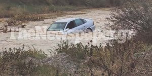 Βόλος Αυτοκίνητο παρασύρθηκε από ορμητικά νερά