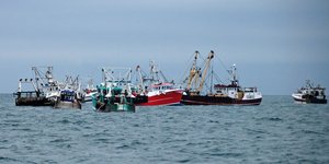 Οι Γάλλοι ψαράδες ανοιχτά της Βρετανίας