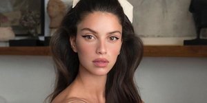 γυναίκα με μακιγιάζ