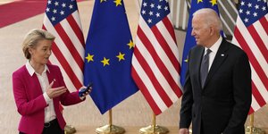 Ο Τζο Μπάιντεν με την Ούρσουλα Φον ντερ Λάιεν