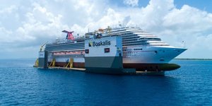 Το πλοίο που μεταφέρει κρουαζιερόπλοια!