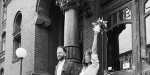 Ισπανίδα νύφη με κοστούμι